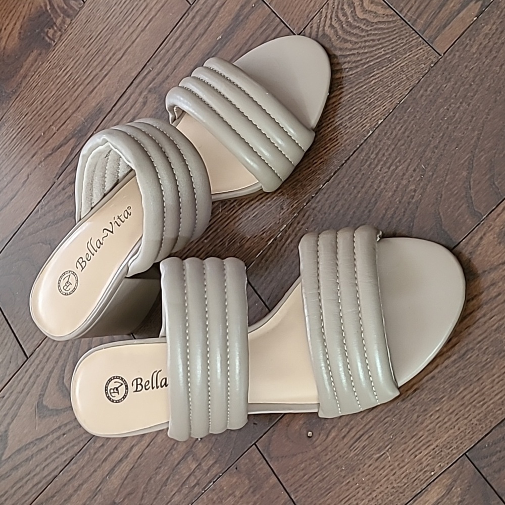 New Bella Vita Georgette Leather Women's light brown slide Sandals size 7.5